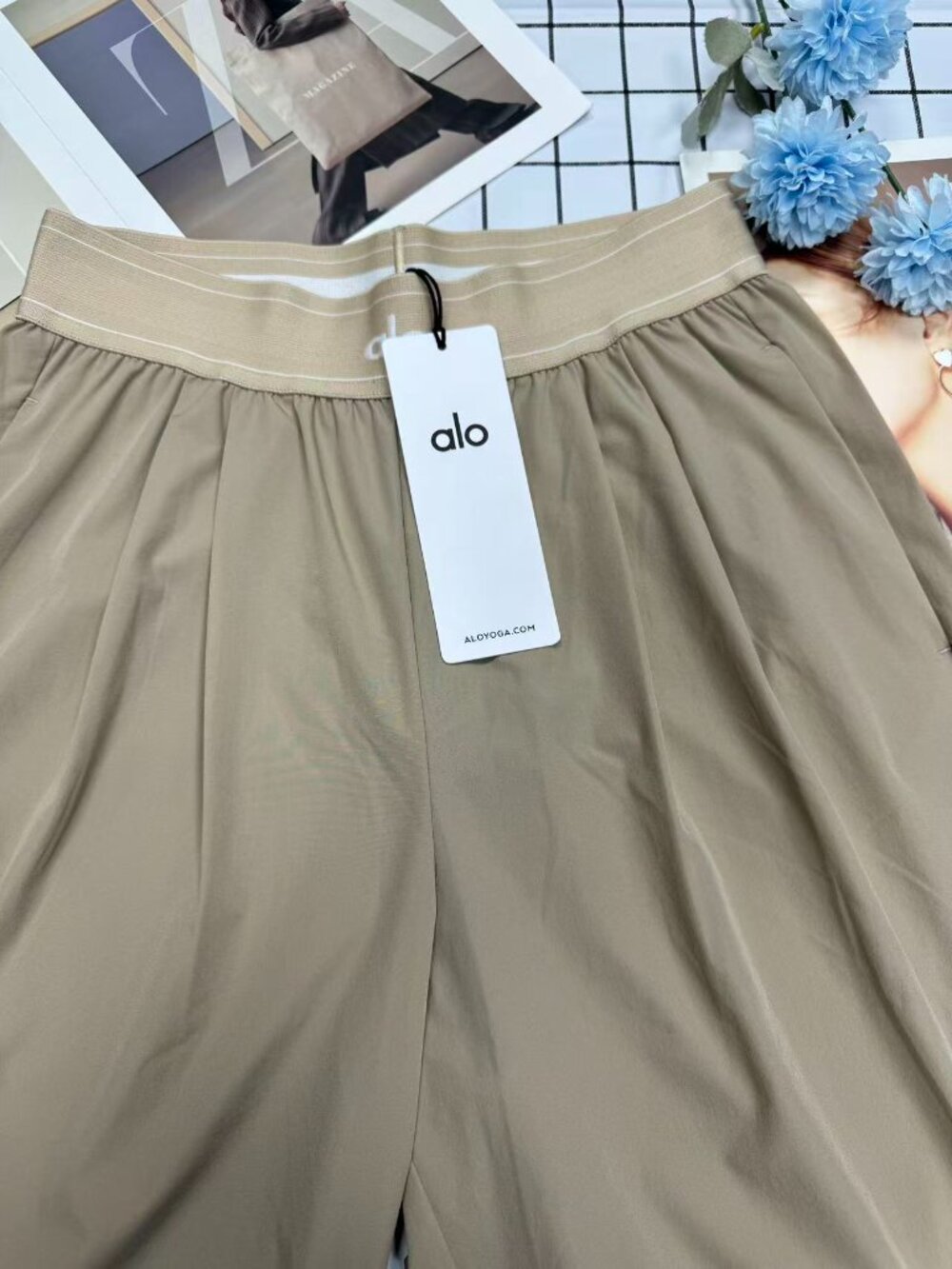 ALO Yoga High Waisted Wide Leg Pants ⨠Rare Color Gravel (30ā Inseam) š | NWT - Picture 3 of 9